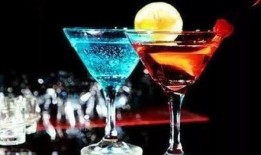 调酒躺地动作爆料视频,揭秘调酒师独特姿势背后的艺术魅力