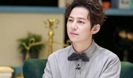 何炅爆料化妆视频,揭秘明星日常护肤秘诀